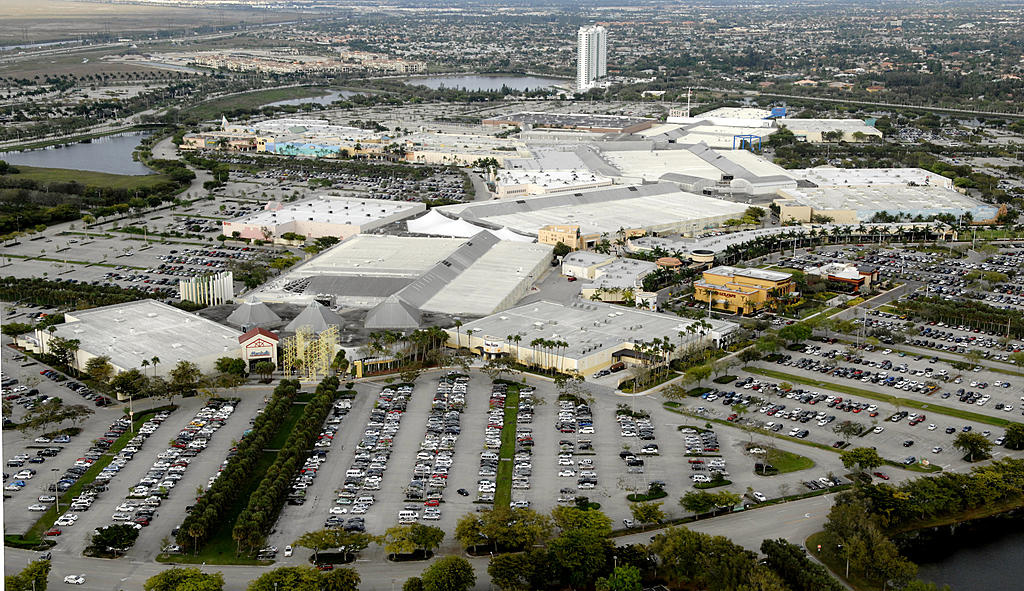 Sawgrass Mills (292 stores) - outlet shopping in Sunrise, Florida